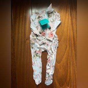 NWT Posh Peanut floral footie